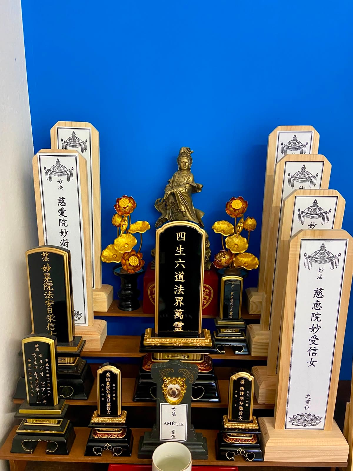 Tavolette memoriali sull’altare del Tempio